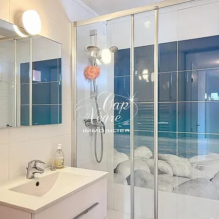 Classe 3 Etoiles Avec Terrasse A 150 M De Cavaliere - Daire *